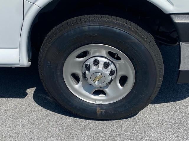 2025 Chevrolet Express Cutaway 3500 Base