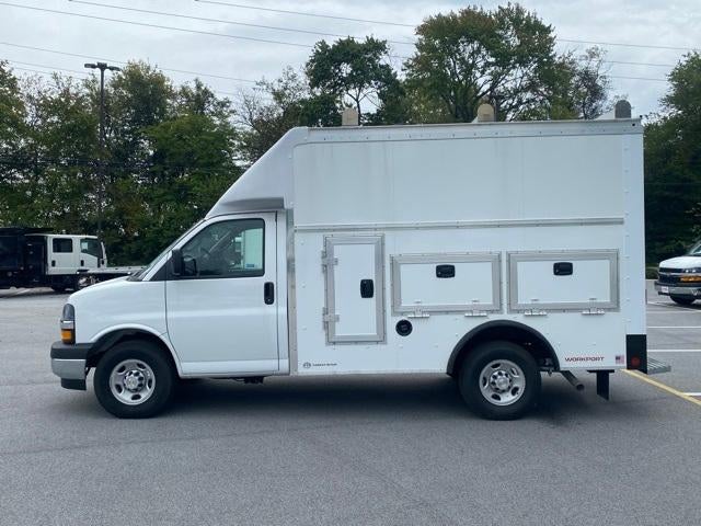 2025 Chevrolet Express Cutaway 3500 Base