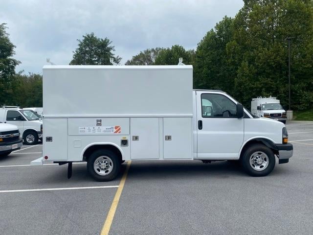 2025 Chevrolet Express Cutaway 3500 Base