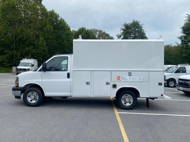 2025 Chevrolet Express Cutaway 3500 Base