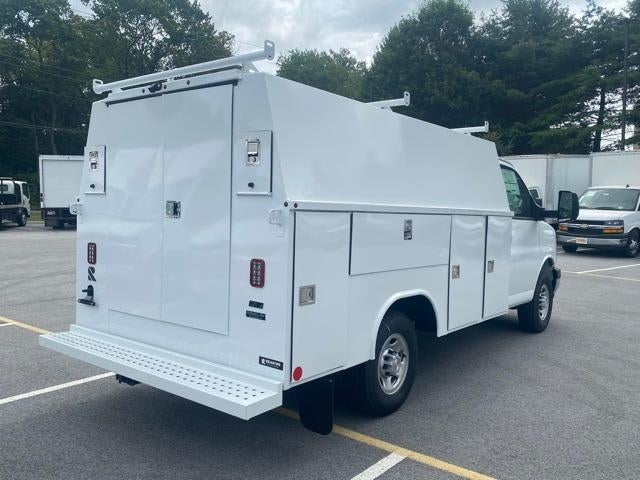 2025 Chevrolet Express Cutaway 3500 Base