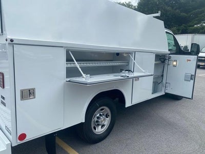 2025 Chevrolet Express Cutaway 3500 Base