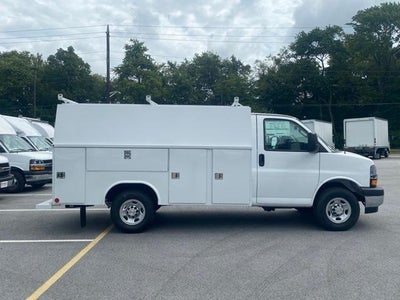 2025 Chevrolet Express Cutaway 3500 Base