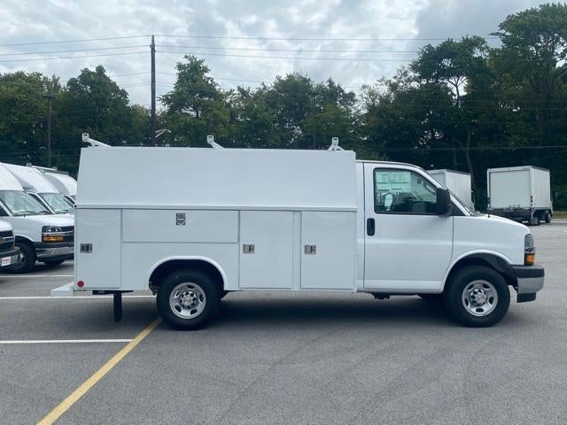 2025 Chevrolet Express Cutaway 3500 Base