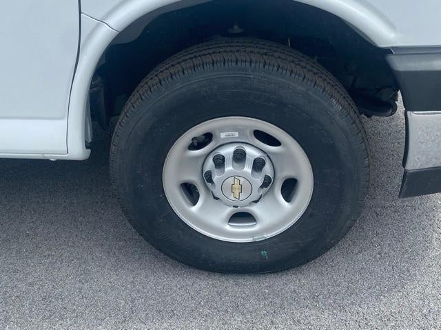 2025 Chevrolet Express Cutaway 3500 Base