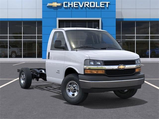 2025 Chevrolet Express Cutaway 3500 Base