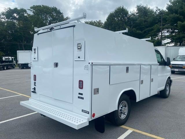 2025 Chevrolet Express Cutaway 3500 Base