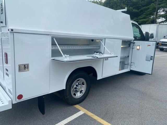 2025 Chevrolet Express Cutaway 3500 Base