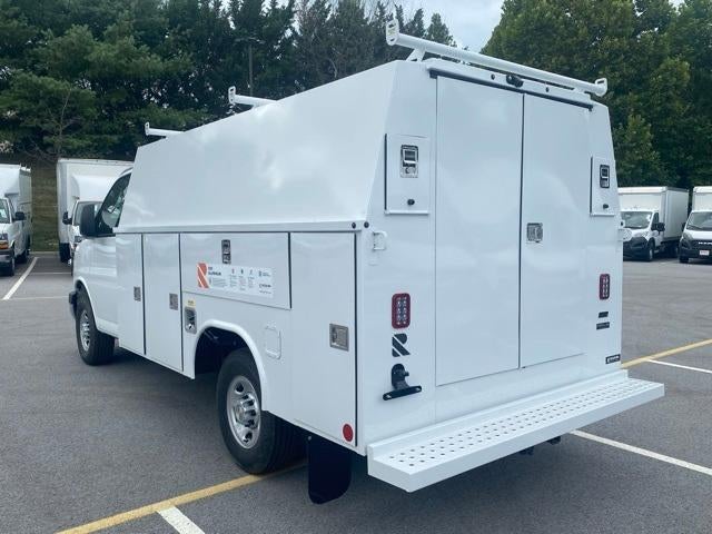 2025 Chevrolet Express Cutaway 3500 Base