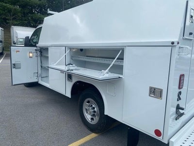 2025 Chevrolet Express Cutaway 3500 Base