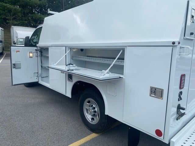 2025 Chevrolet Express Cutaway 3500 Base