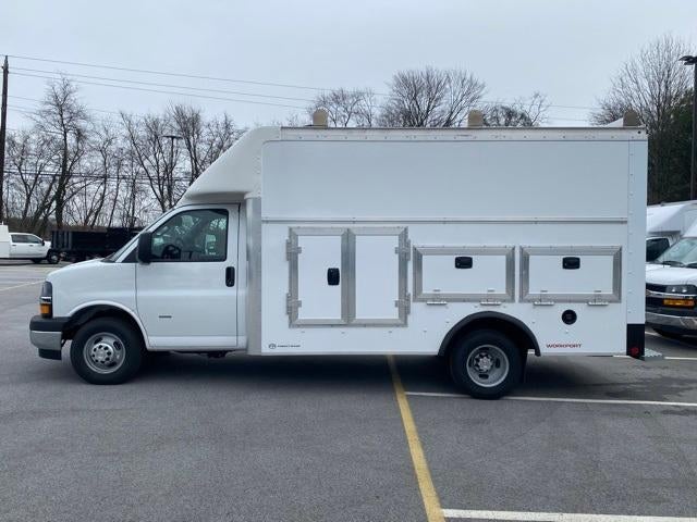 2025 Chevrolet Express Cutaway 3500 Base