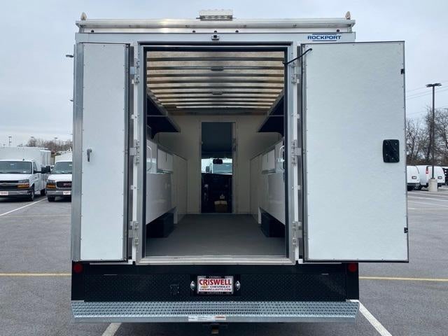 2025 Chevrolet Express Cutaway 3500 Base
