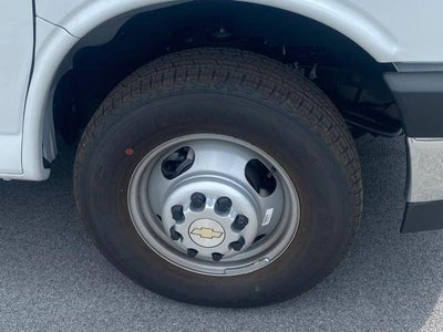 2025 Chevrolet Express Cutaway 4500 Base