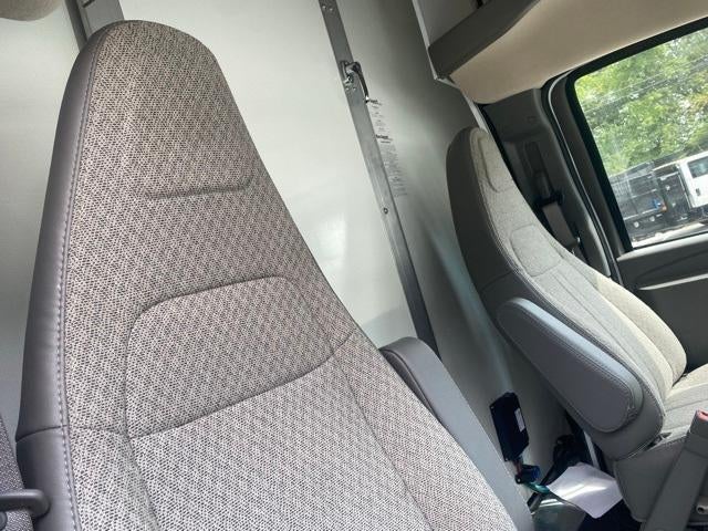 2025 Chevrolet Express Cutaway 4500 Base