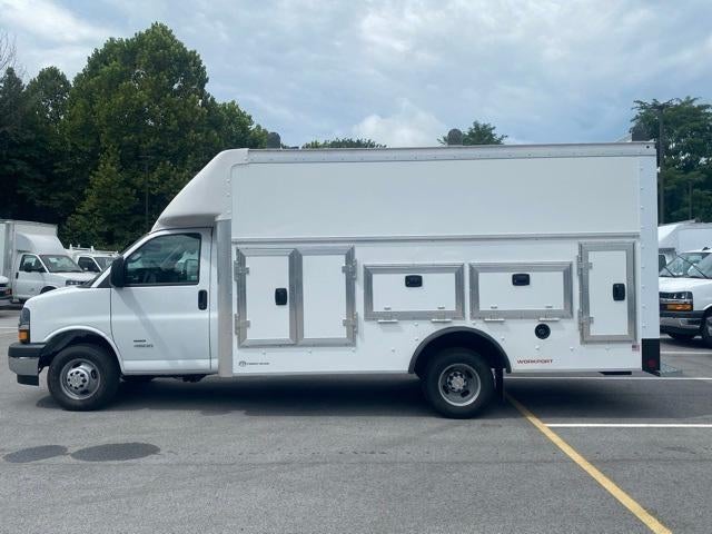 2025 Chevrolet Express Cutaway 4500 Base