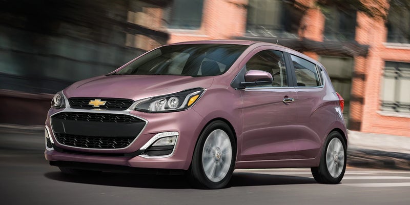 Chevrolet Cruze driving into the city at high speed